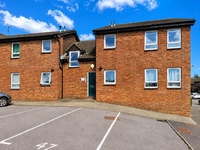 Flat for sale in Broadfield, Glynde