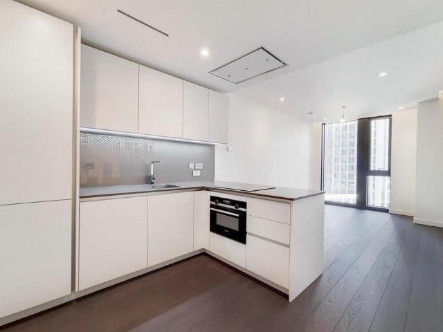 Flat for sale in Vauxhall, Greater London