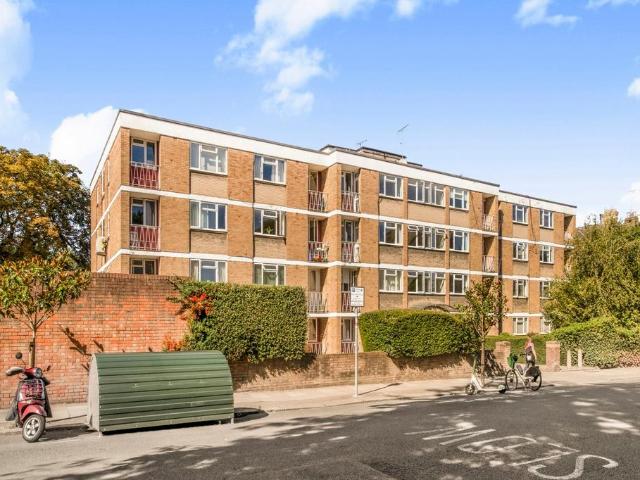 Flat for sale in Putney, Greater London