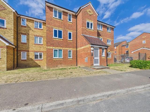 Flat for sale in London Borough of Hounslow, Lower Feltham