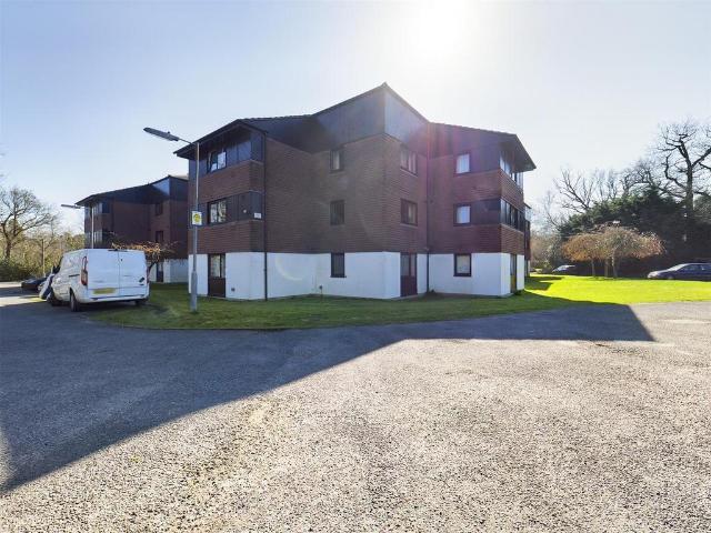 Flat for sale in Horsham, West Sussex