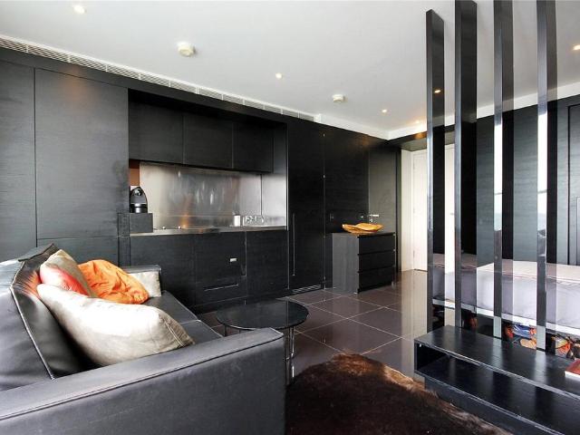 Flat for sale in Isle Of Dogs, Greater London