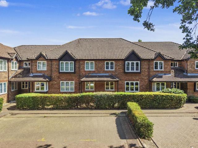 Flat for sale in Hertford, Colliers End