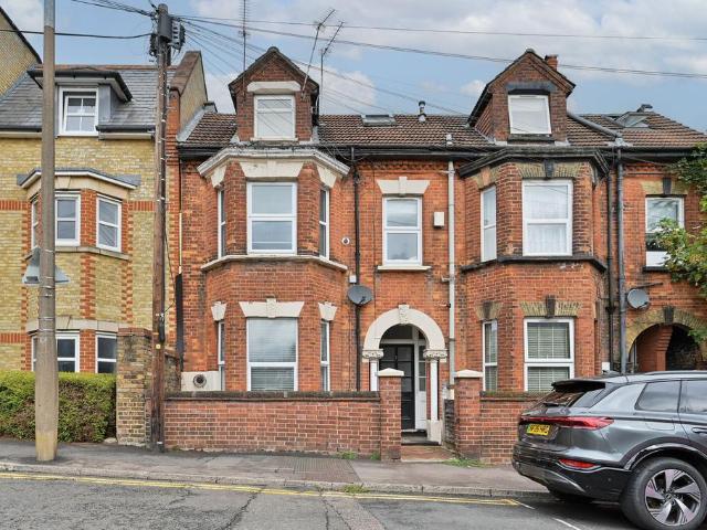 Flat for sale in Watford, Hertfordshire
