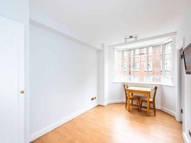 Flat for sale in Chelsea, Greater London