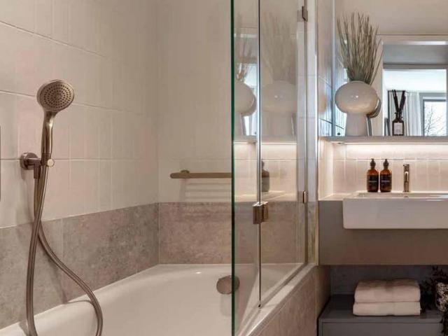 Flat for sale in Brent Cross, Cat Hill