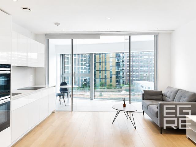 Flat for sale in Nine Elms, Greater London