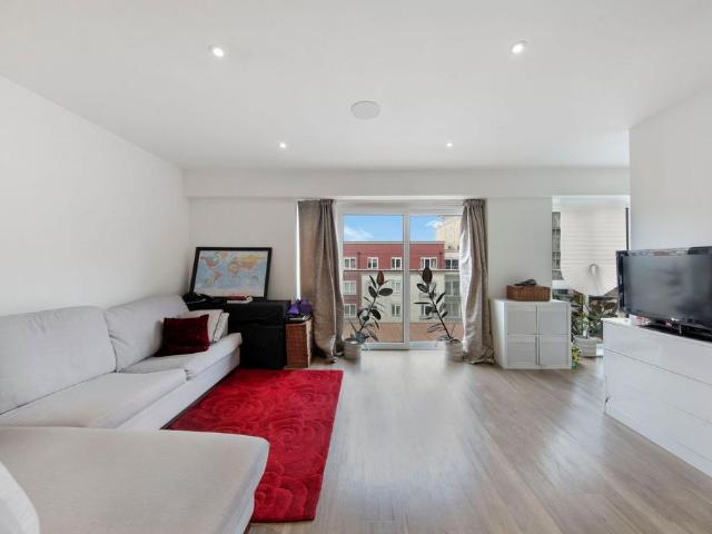Flat for sale in Colindale, Greater London