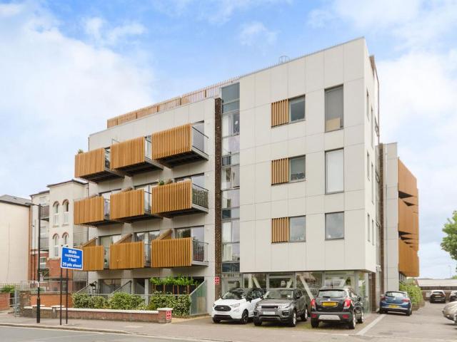 Flat for sale in London Borough of Croydon, South Norwood