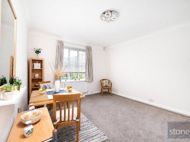 Flat for sale in Belsize Park, Greater London