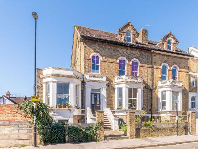 Flat for sale in London Borough of Croydon, South Norwood