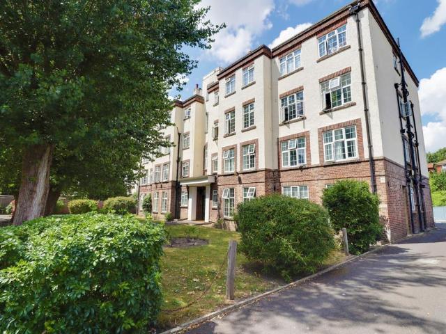 Flat for sale in Croydon, Broad Green