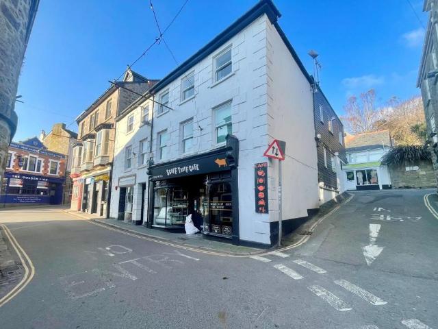 Flat for sale in Penbeagle, Cornwall