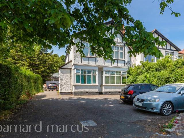 Flat for sale in London Borough of Croydon, Purley