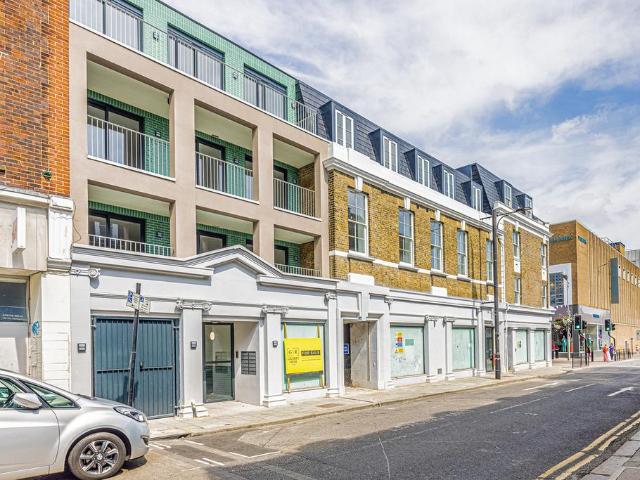 Flat for sale in Alton Barnes, Essex