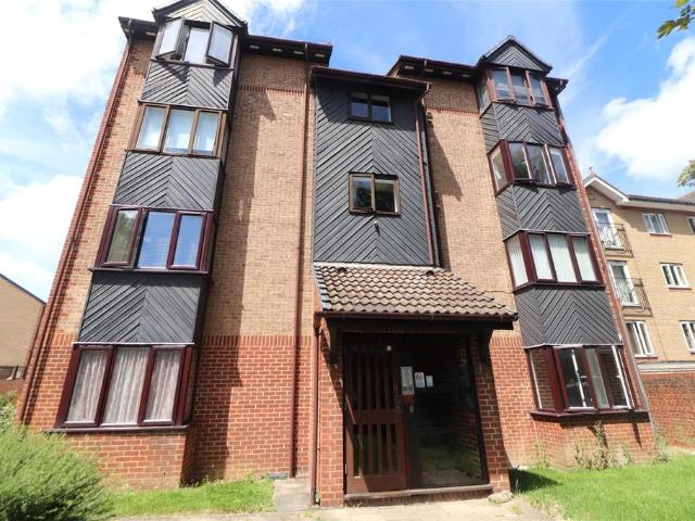 Flat for sale in Northumberland Heath, Greater London