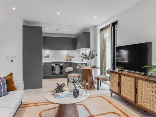 Flat for sale in Greenwich Peninsula, Isle Of Man
