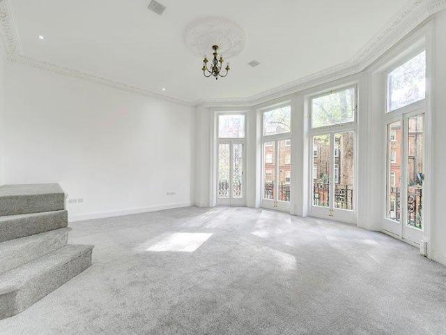 Flat for sale in Chelsea, Greater London