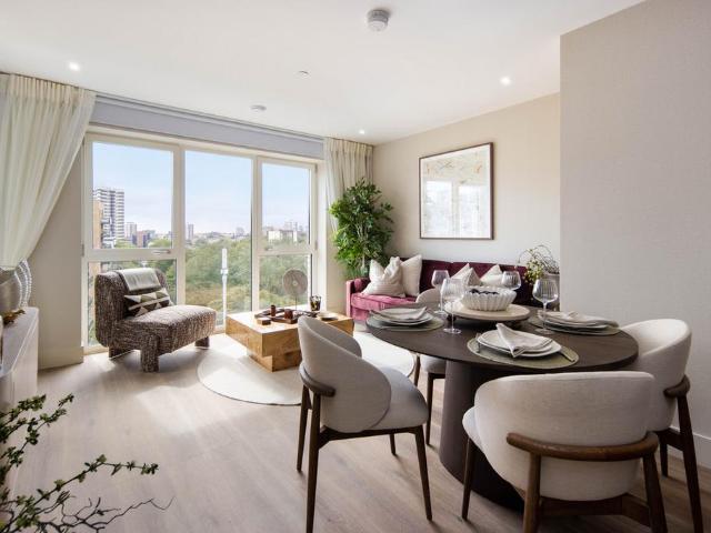 Flat for sale in Bromley-by-Bow, Mile End