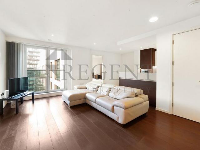 Flat for sale in Isle Of Dogs, Greater London