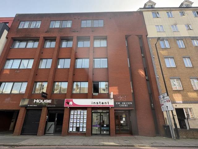 Flat for sale in Spring Park, Luton
