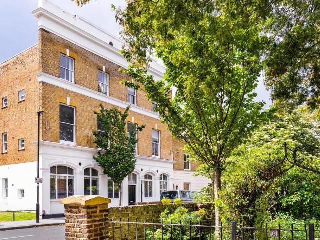 Flat for sale in Brixton, Greater London