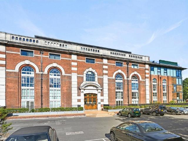 Flat for sale in Hammersmith, Greater London