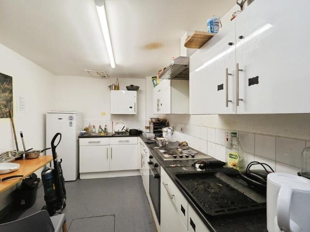 Flat for sale in Elmfield, Leicestershire
