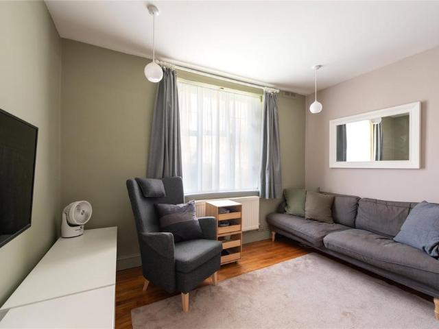Flat for sale in Belsize Park, Greater London