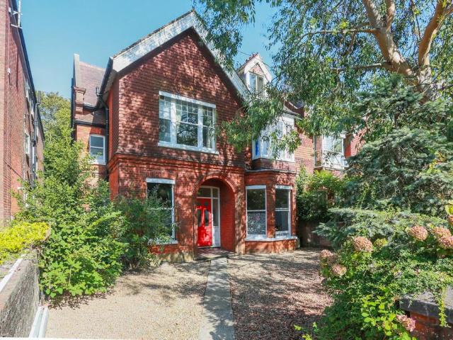 Flat for sale in Brunswick