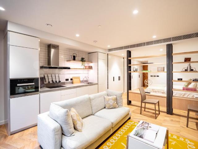 Flat for sale in Nine Elms, Greater London