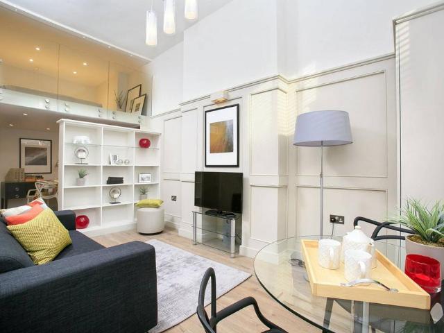 Flat for sale in London Borough of Hounslow, Strand
