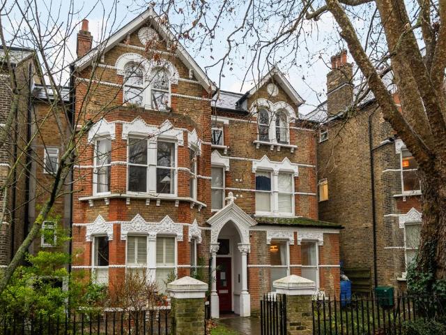 Flat for sale in London Borough of Lewisham, New Cross