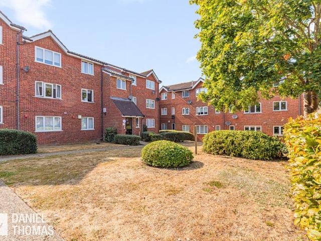 Flat for sale in Epping, Essex