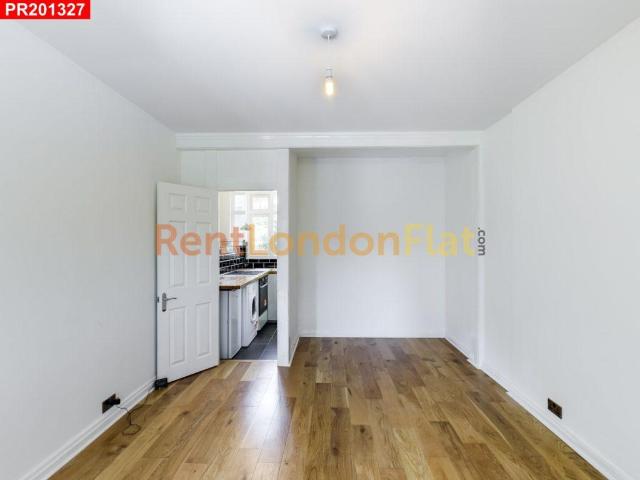 Flat for sale in Streatham Hill, Greater London