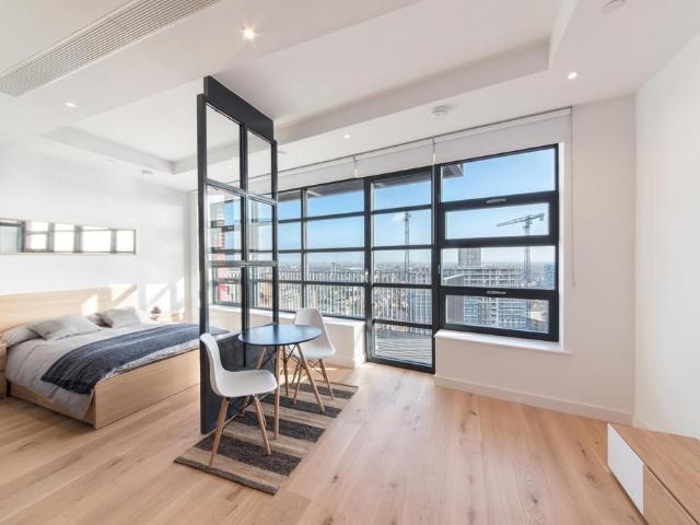 Flat for sale in London City Island, Blackwall