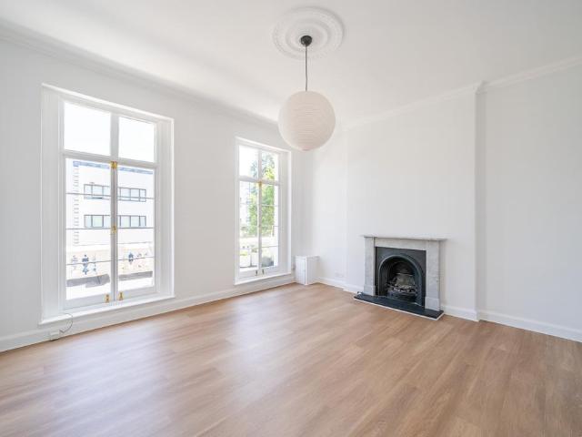 Flat for sale in Pimlico, Greater London