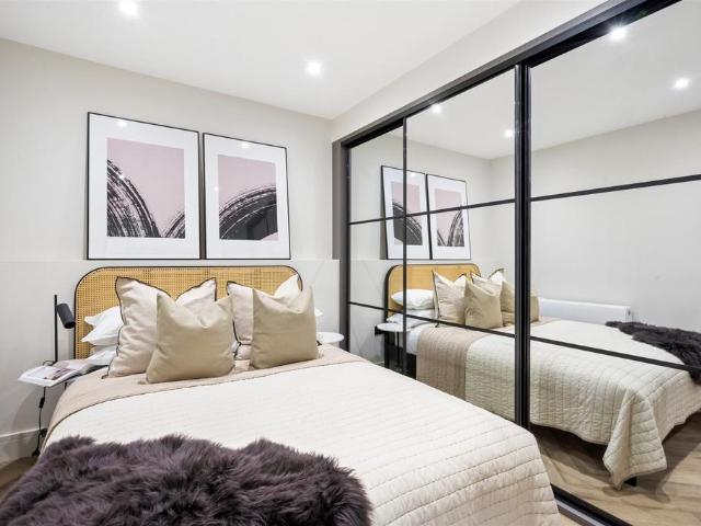 Flat for sale in Lunnon, Buckinghamshire