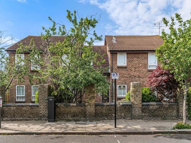 Flat for sale in London Borough of Ealing, Hanwell