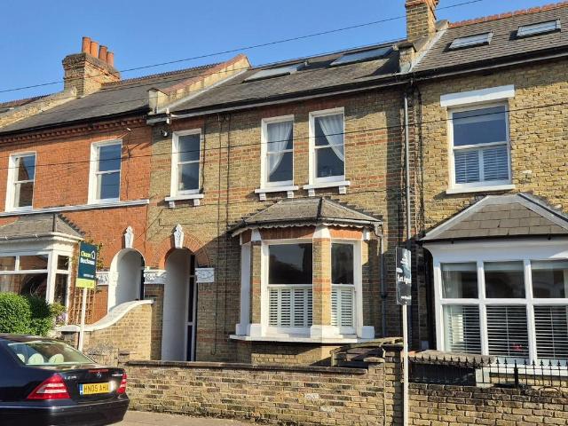 Flat for sale in London Borough of Richmond upon Thames, Greater London