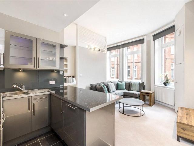 Flat for sale in Chelsea, Greater London
