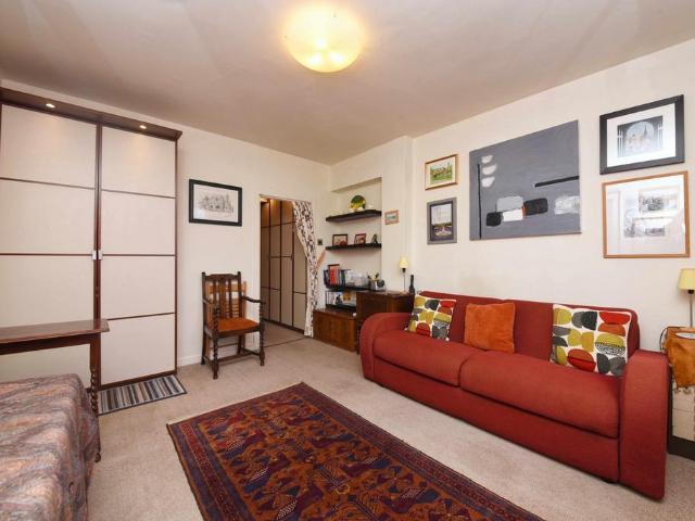 Flat for sale in Saint Pancras, Greater London