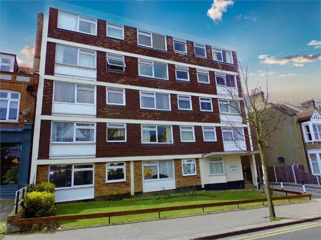 Flat for sale in Alton Barnes, Essex