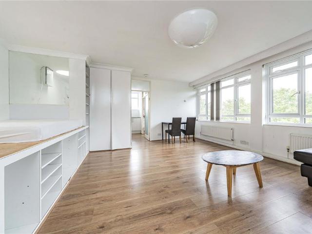 Flat for sale in Southfields, Greater London