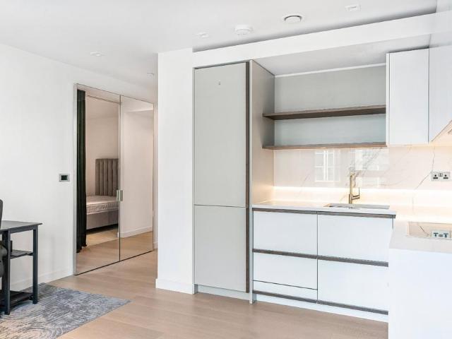 Flat for sale in Paddington, Greater London