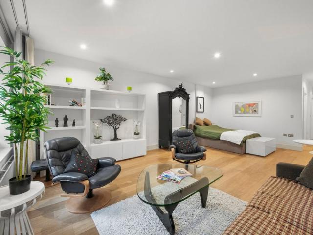 Flat for sale in East Marylebone, Marylebone