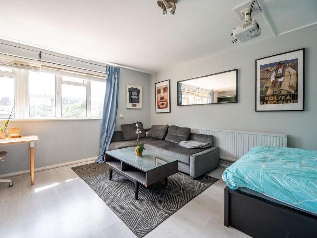 Flat for sale in Walworth, Greater London