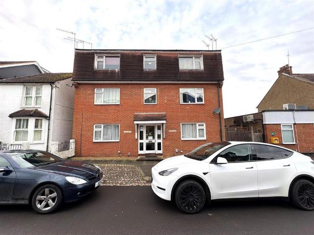 Flat for sale in St Albans, Five Acres