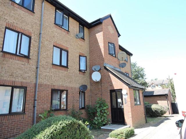 Flat for sale in Edmonton, Greater London