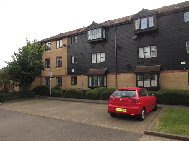 Flat for sale in London Borough of Hounslow, Spring Grove